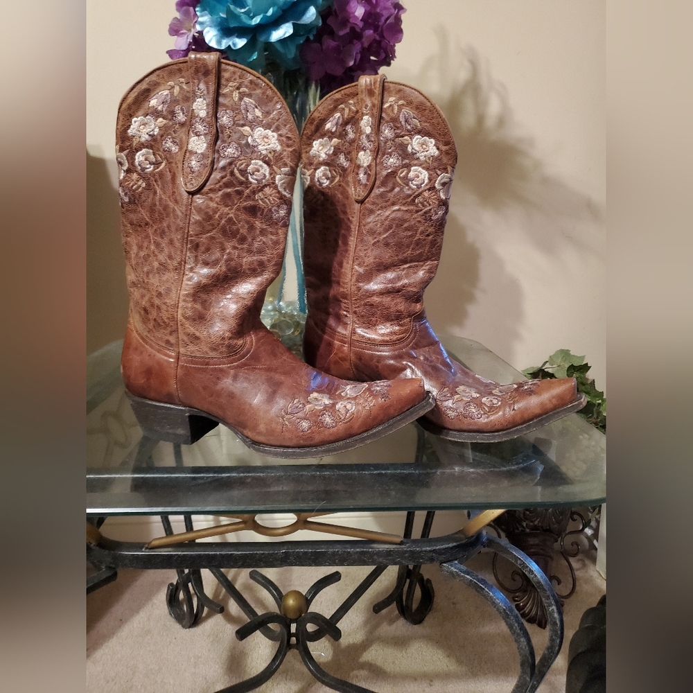 Brown Rose Embroidered Cowboy Boots